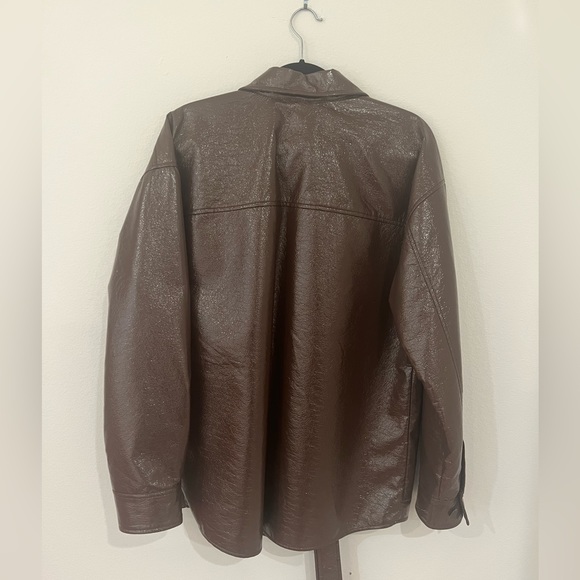 Aritzia Babaton Ava Vegan Leather Belted Shirt
Jacket Coffee Bean Brown - Picture 5 of 6